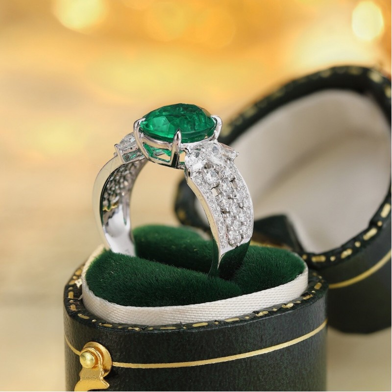 Ruif Jewelry Classic Design PT950 Platinum Ring 2.3ct Lab Grown Emerald and 0.76ct Lab Grown Diamond Ring Gemstone Jewelry