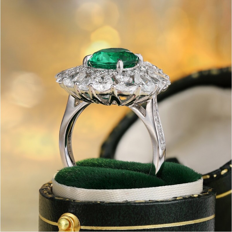 Ruif Jewelry Classic Design PT950 Platinum Ring 2.52ct Lab Grown Emerald and 3.146ct Lab Grown Diamond Ring Gemstone Jewelry