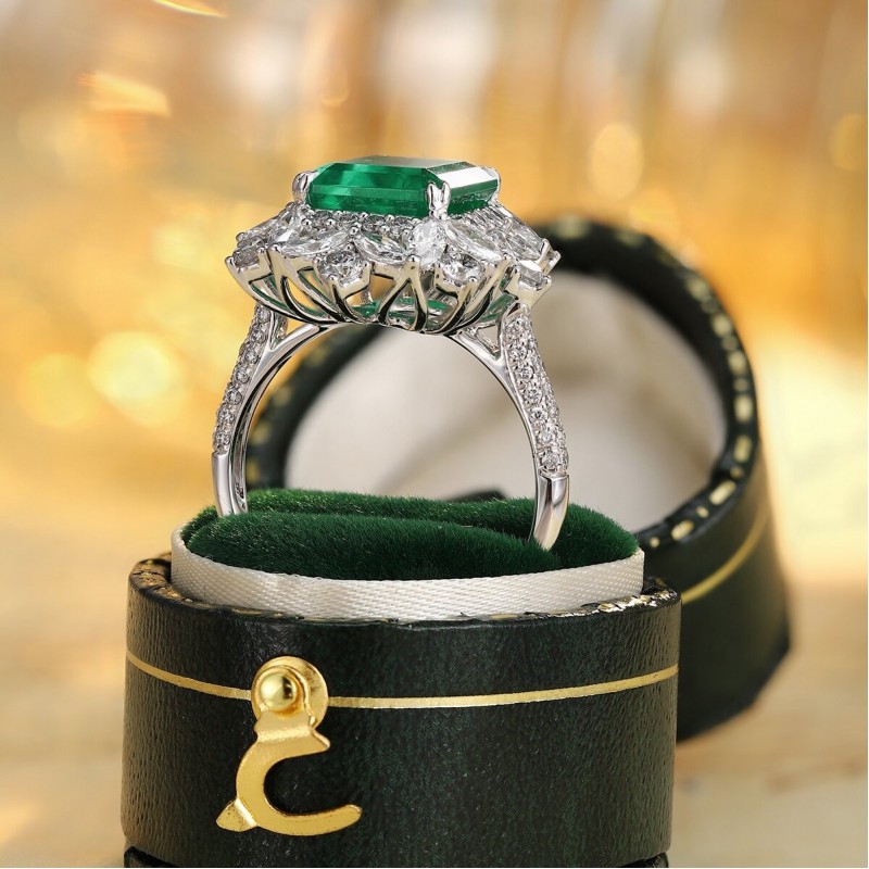 Ruif Jewelry Classic Design PT950 Platinum Ring 3.84ct Lab Grown Emerald and 1.976ct Lab Grown Diamond Ring Gemstone Jewelry