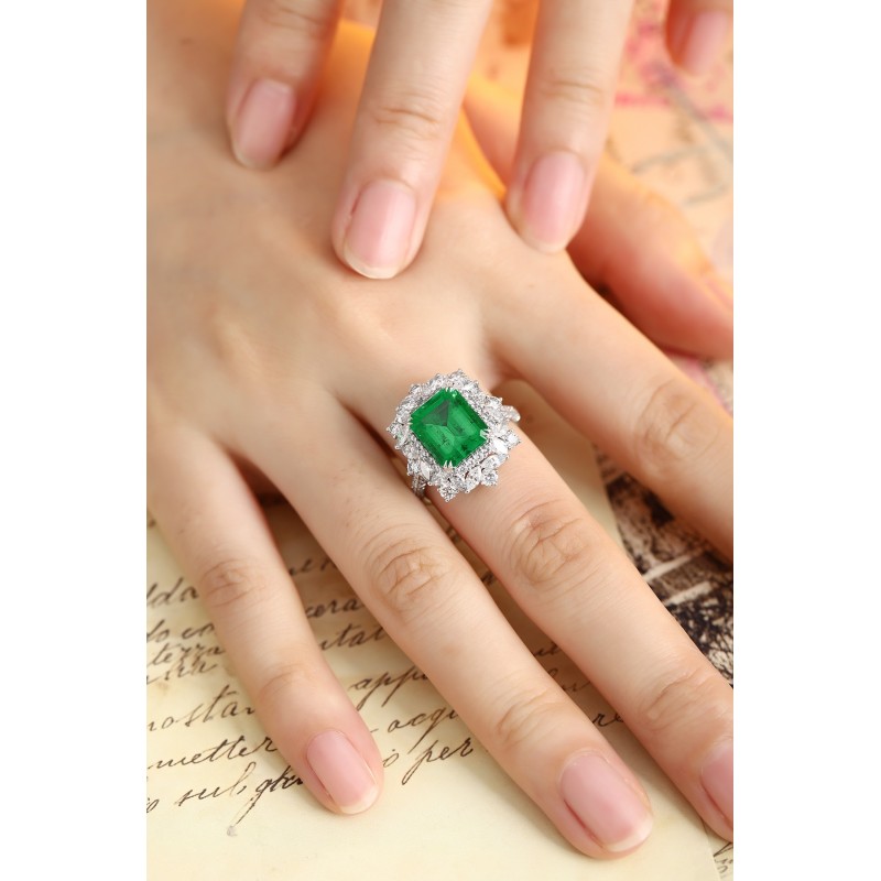 Ruif Jewelry Classic Design PT950 Platinum Ring 3.84ct Lab Grown Emerald and 1.976ct Lab Grown Diamond Ring Gemstone Jewelry