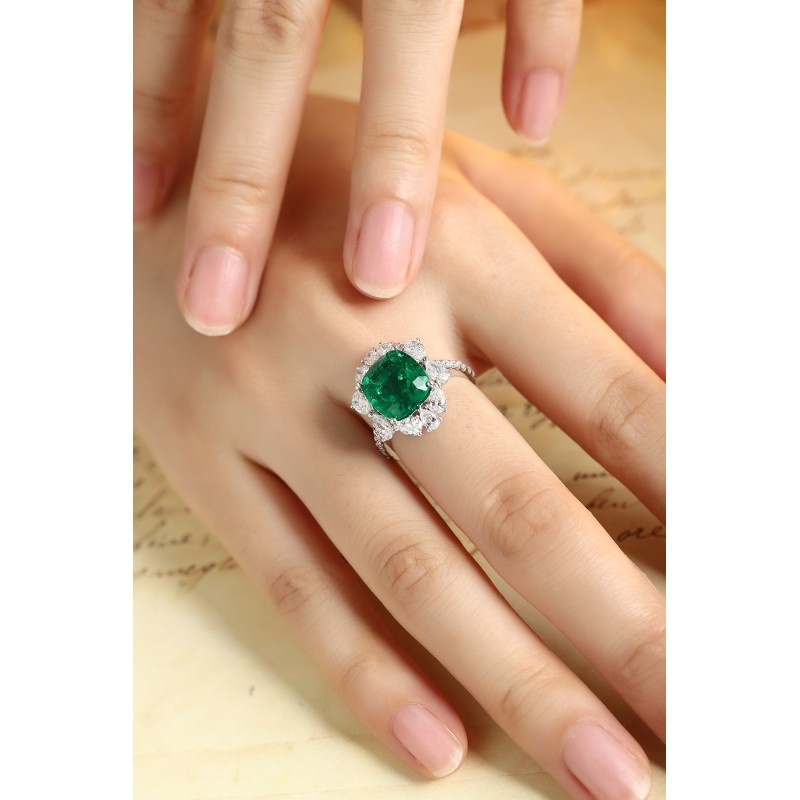 Ruif Jewelry Classic Design PT950 Platinum Ring 4.57ct Lab Grown Emerald and 1.744ct Lab Grown Diamond Ring Gemstone Jewelry