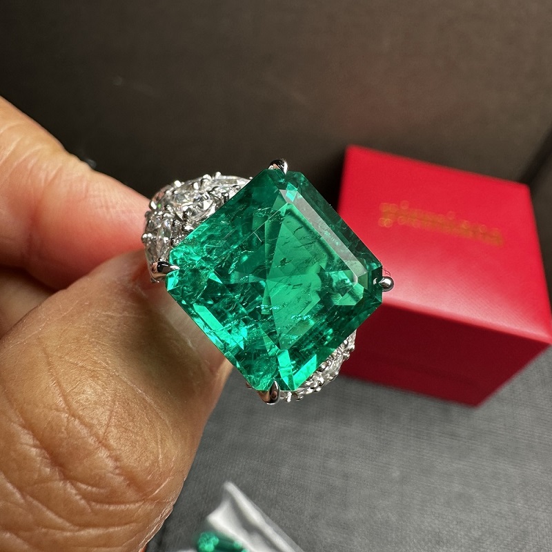 Ruif Jewelry Luxury Design 10.27ct Lab Grown Emerald Ring  9K White Gold Side D VVS1 Moissanite Custom Jewelry