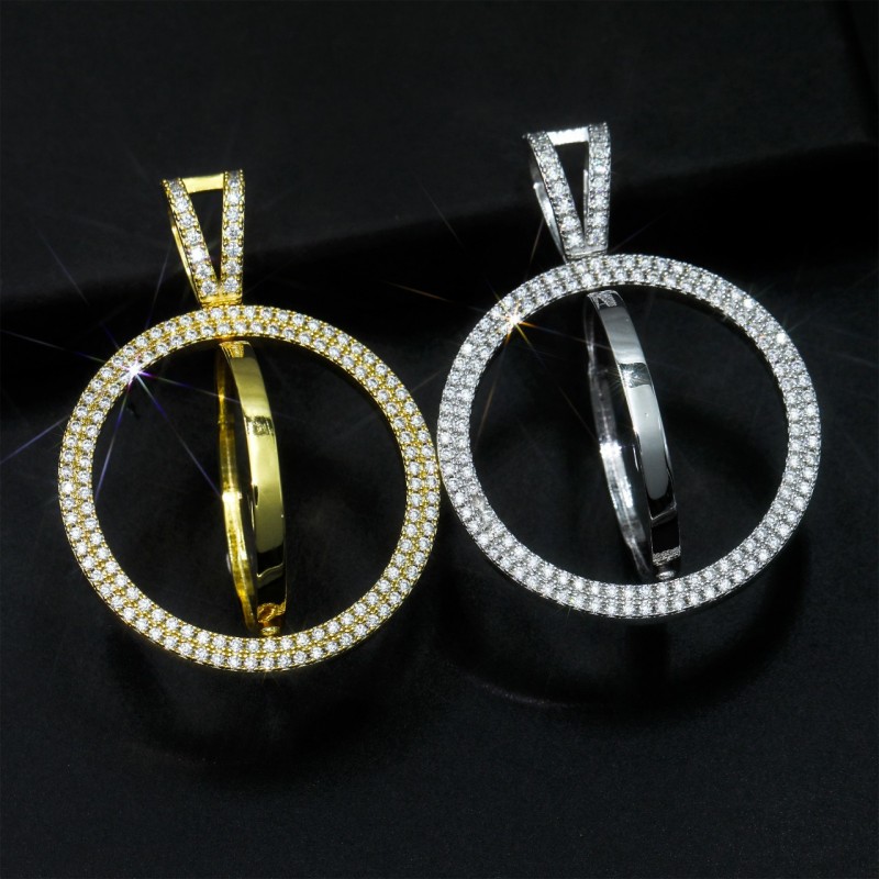 Ruif Jewelry S925 Silver Moissante double-sided rotatable picture frame pendant has a diameter of 41mm and can be threaded through a 6.5mm tennis chain(Just the Moissanite pendant, not including the chain) Ruif Jewelry S925 Silver Moissante double-sided rotatable picture frame pendant has a diameter of 41mm and can be threaded through a 6.5mm tennis chain(Just the Moissanite pendant, not including the chain)