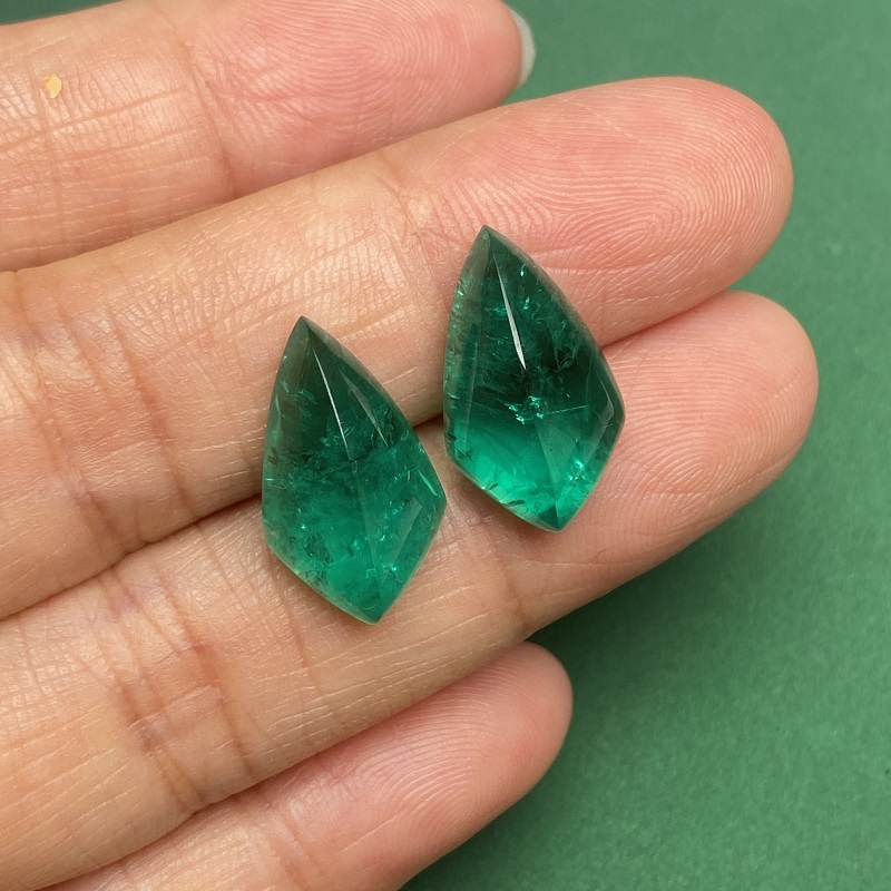 Ruif Jewelry  New 10.5x18mm Cabonch Kite Shape Lab Grown Emerald Gemstone Size and Shape Custom Made Accept