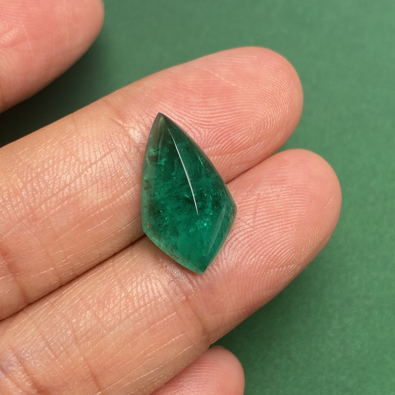 Ruif Jewelry  New 10.5x18mm Cabonch Kite Shape Lab Grown Emerald Gemstone Size and Shape Custom Made Accept