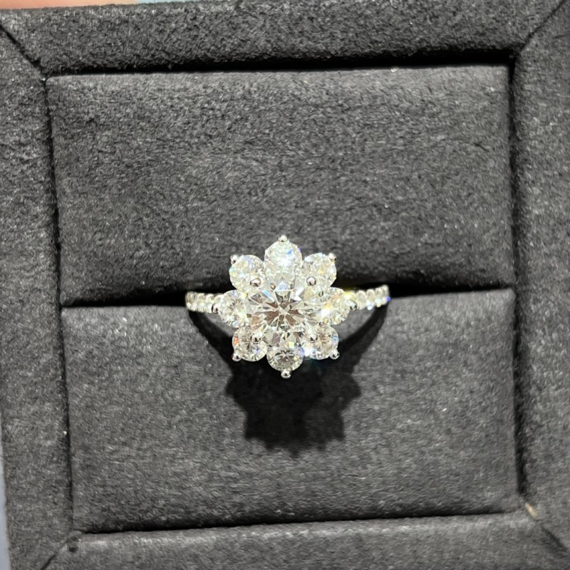Ruif Jewelry Customized 18K White Gold 1.0ct Lab Grown Diamond Ring Classic Sun flower Engagement Band Jewelry for Women Ruif Jewelry Customized 18K White Gold 1.0ct Lab Grown Diamond Ring Classic Sun flower Engagement Band Jewelry for Women