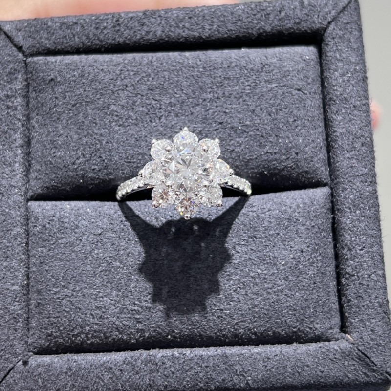 Ruif Jewelry Customized 18K White Gold 1.0ct Lab Grown Diamond Ring Classic Sun flower Engagement Band Jewelry for Women Ruif Jewelry Customized 18K White Gold 1.0ct Lab Grown Diamond Ring Classic Sun flower Engagement Band Jewelry for Women