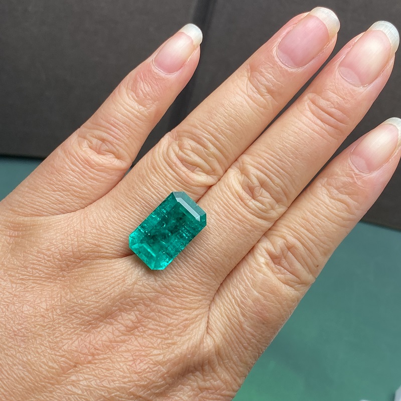 Pirmiana Hand Made 12.86ct Hydrothermal Lab Grown Emeralds with Inclushions Like Natural Emerald Gemstone for Jewelry Making